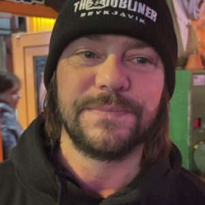 Stay warm and stylish with The Dubliner hat! Perfect for Iceland’s chilly weather, it’s a snug way to show your love for your favorite Irish pub